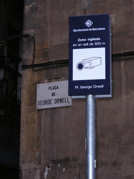 Ironía - Plaça de George Orwell, Barcelona (2010)